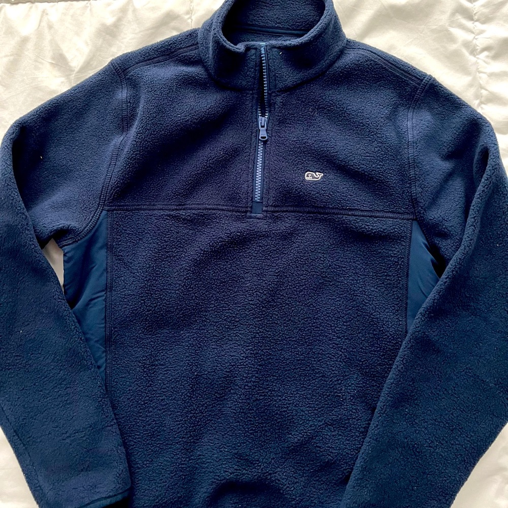 Vineyard vine quarter zip worn once. Navy blue